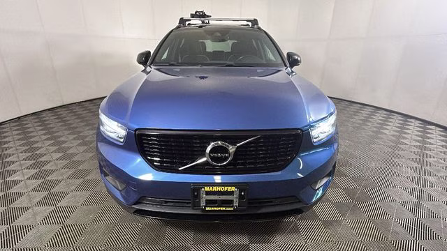 2019 Blue Metallic Volvo XC40 R-Design AWD SUV
