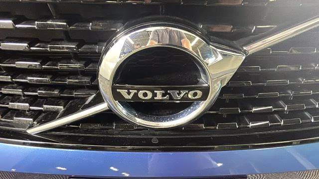 2019 Blue Metallic Volvo XC40 R-Design AWD SUV