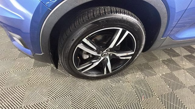 2019 Blue Metallic Volvo XC40 R-Design AWD SUV
