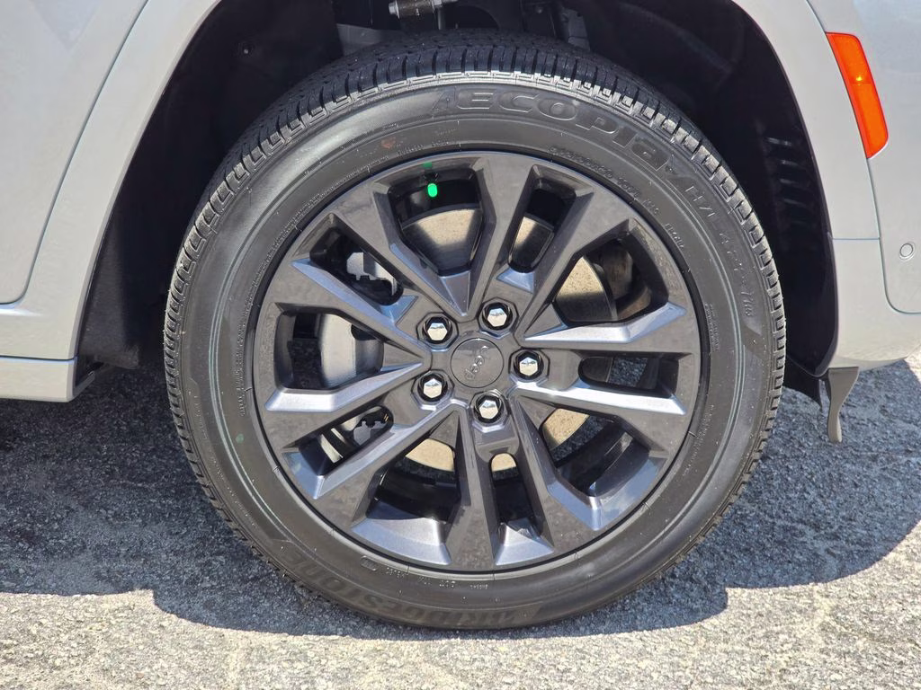 2026 Silver Zynith Jeep Grand Cherokee L Limited Reserve 4X4 SUV