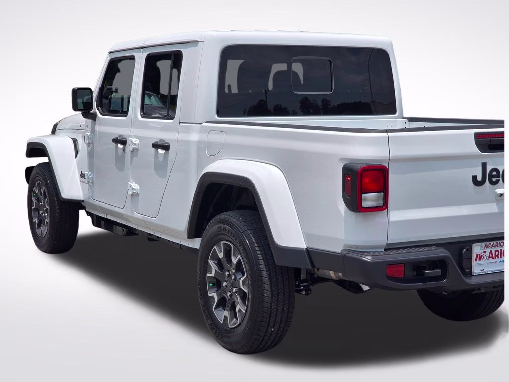 2026 Bright White Clearcoat Jeep Gladiator Sahara 4X4 Truck