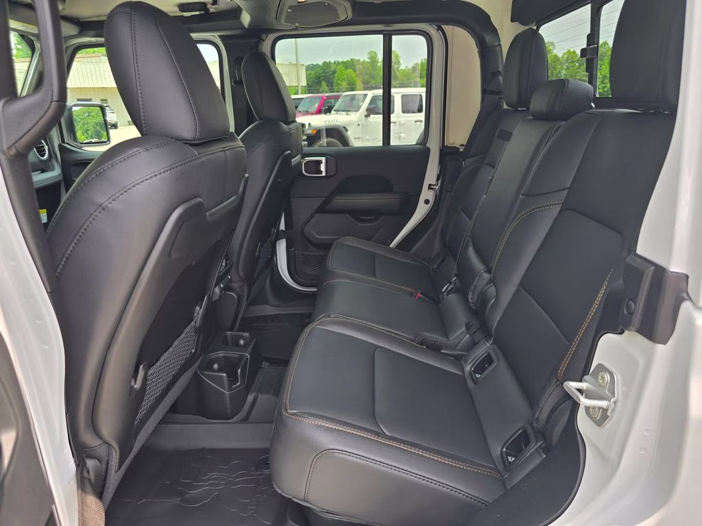 2026 Bright White Clearcoat Jeep Gladiator Sahara 4X4 Truck