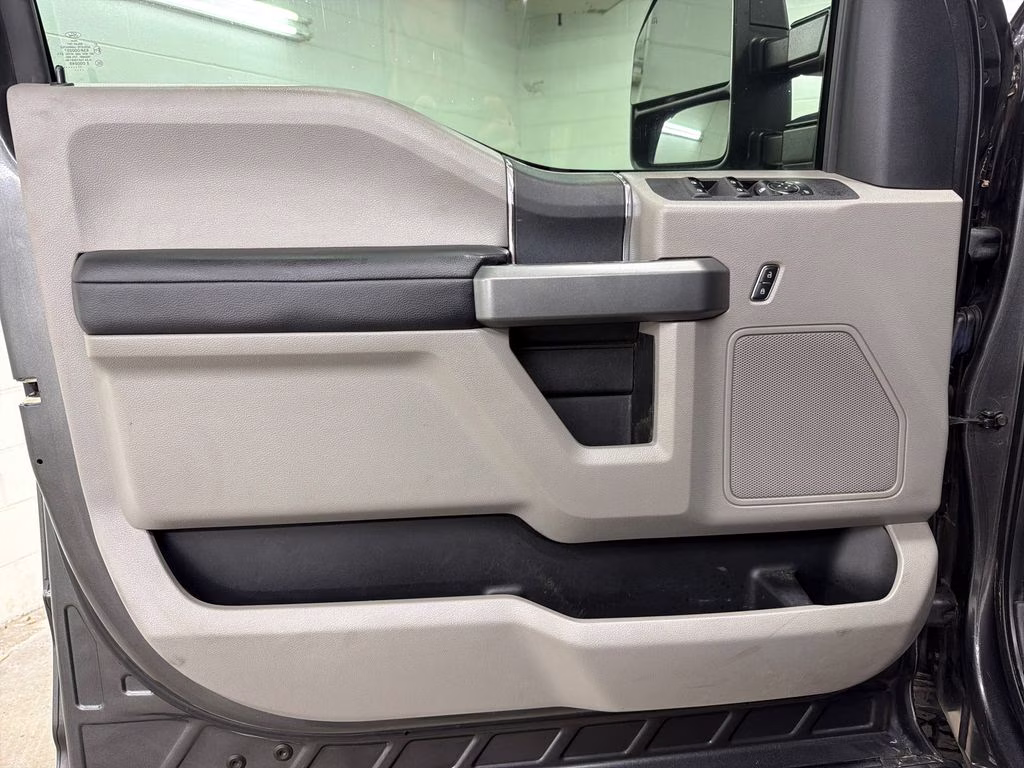 2017 Magnetic Ford Super Duty F-250 SRW XLT 4X4 Truck