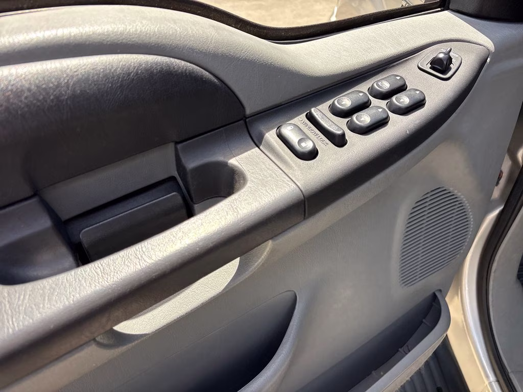 2005 Silver Birch Clearcoat Metallic Ford Excursion XLS RWD SUV