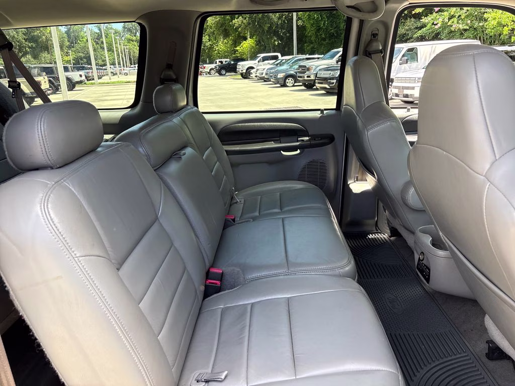 2005 Silver Birch Clearcoat Metallic Ford Excursion XLS RWD SUV