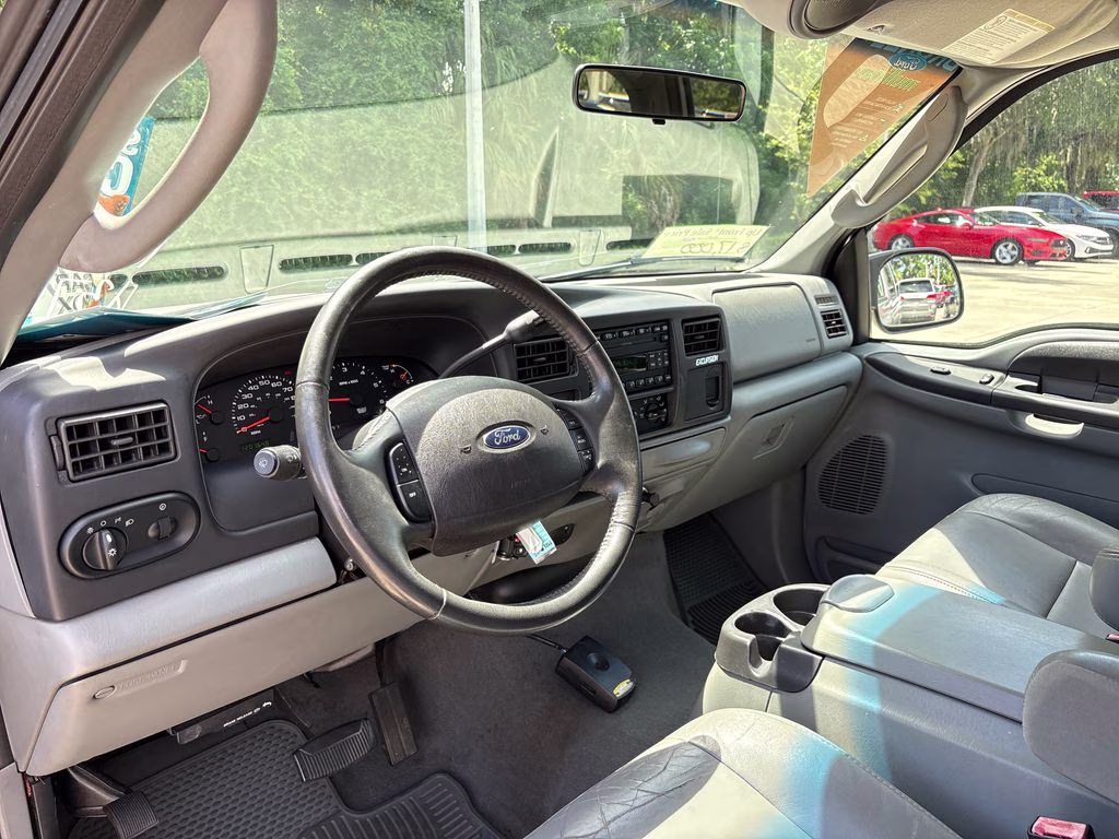 2005 Silver Birch Clearcoat Metallic Ford Excursion XLS RWD SUV
