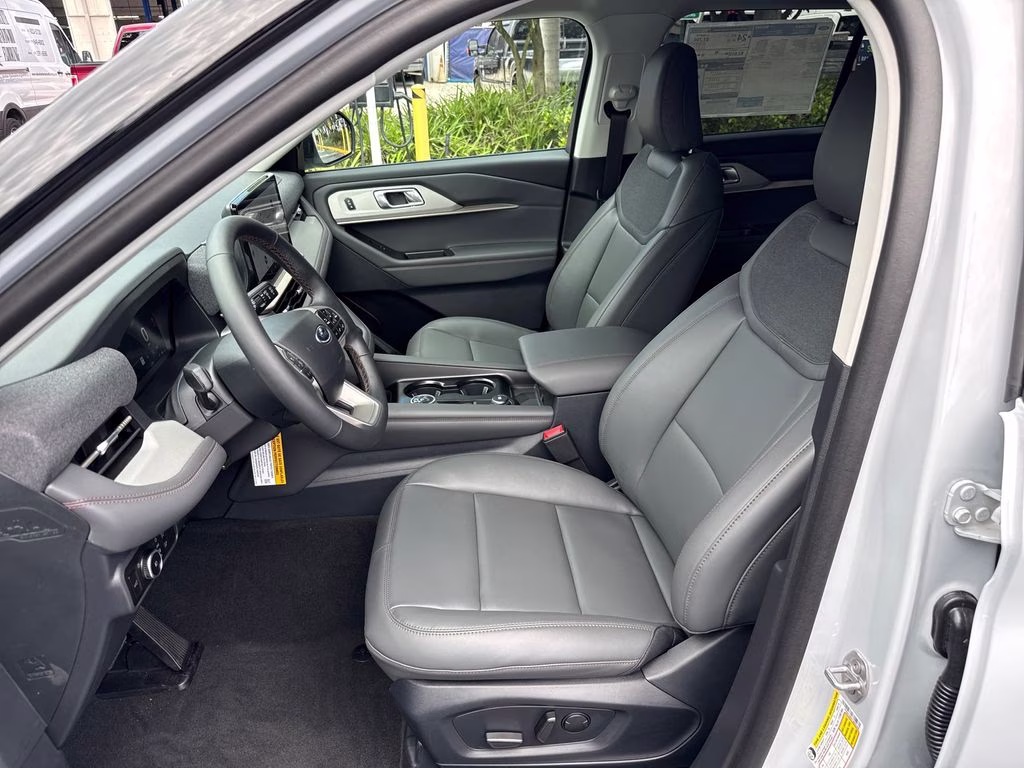 2026 White Metallic Ford Explorer Active RWD SUV