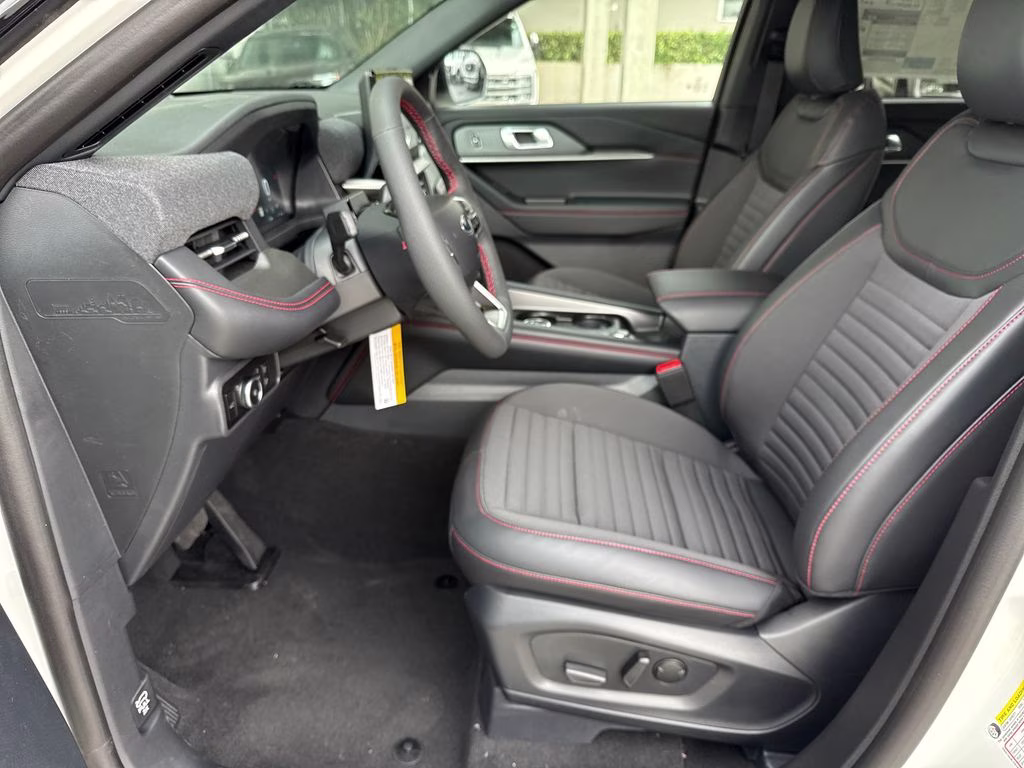 2026 Star White Metallic Tri-Coat Ford Explorer ST-Line RWD SUV