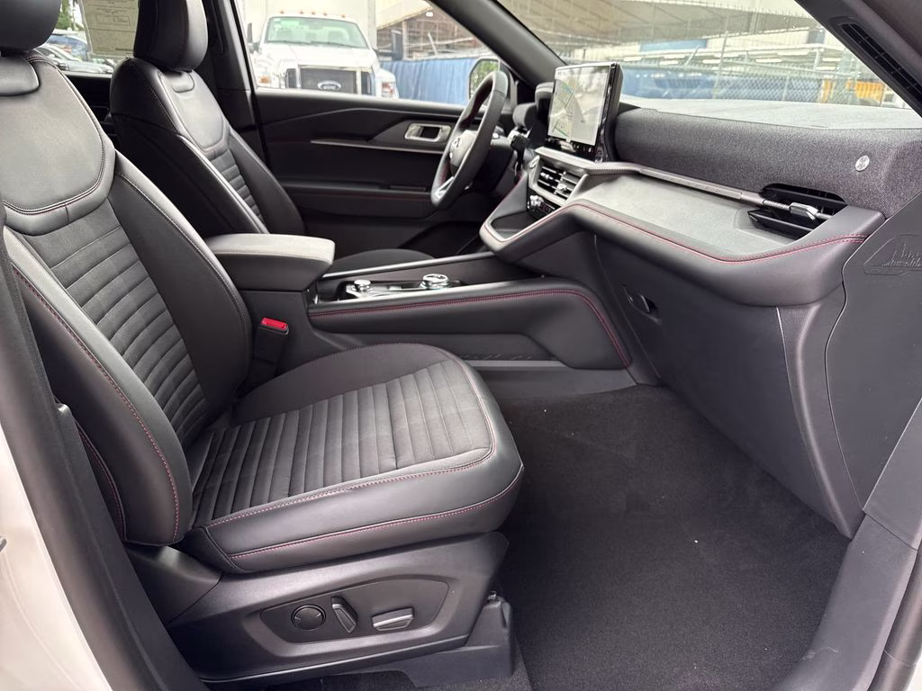 2026 Star White Metallic Tri-Coat Ford Explorer ST-Line RWD SUV