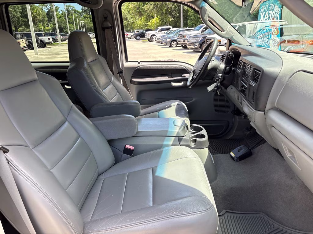 2005 Silver Birch Clearcoat Metallic Ford Excursion XLS RWD SUV