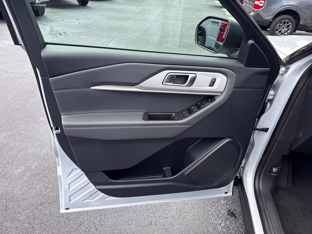 2026 White Metallic Ford Explorer Active RWD SUV