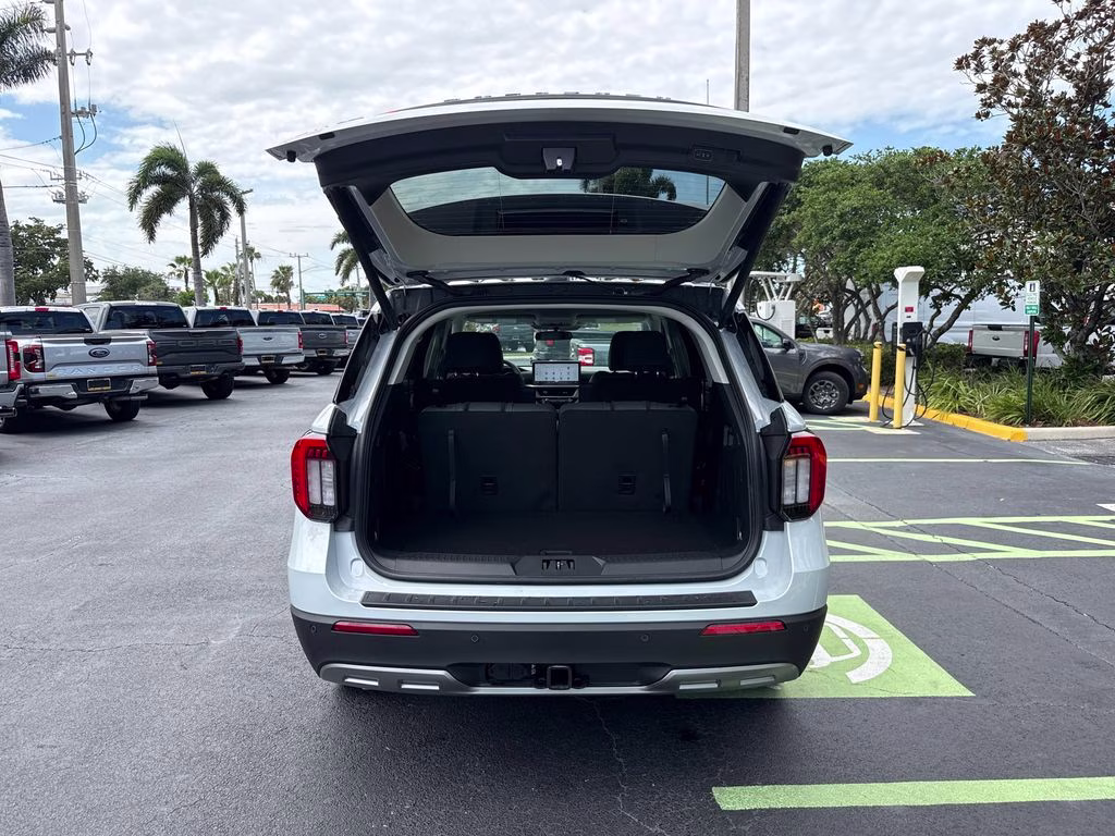 2026 White Metallic Ford Explorer Active RWD SUV