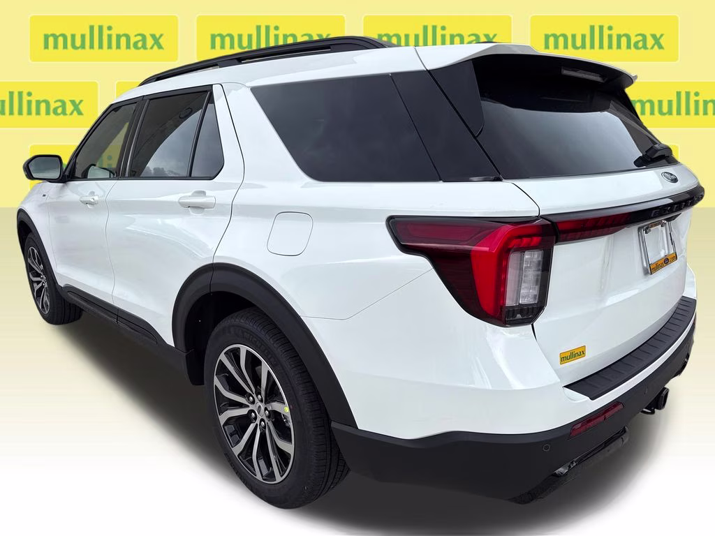 2026 Star White Metallic Tri-Coat Ford Explorer ST-Line RWD SUV