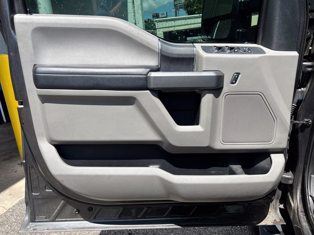 2017 Magnetic Ford Super Duty F-250 SRW XLT 4X4 Truck