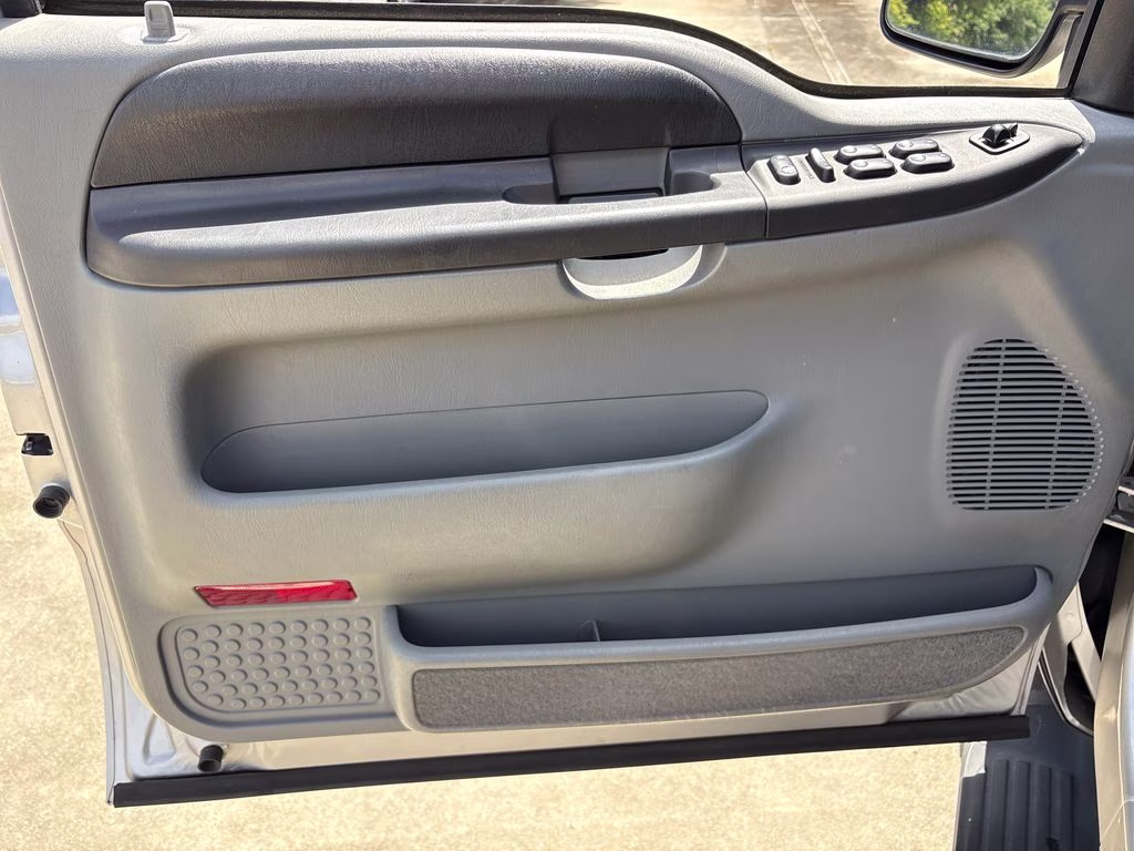 2005 Silver Birch Clearcoat Metallic Ford Excursion XLS RWD SUV