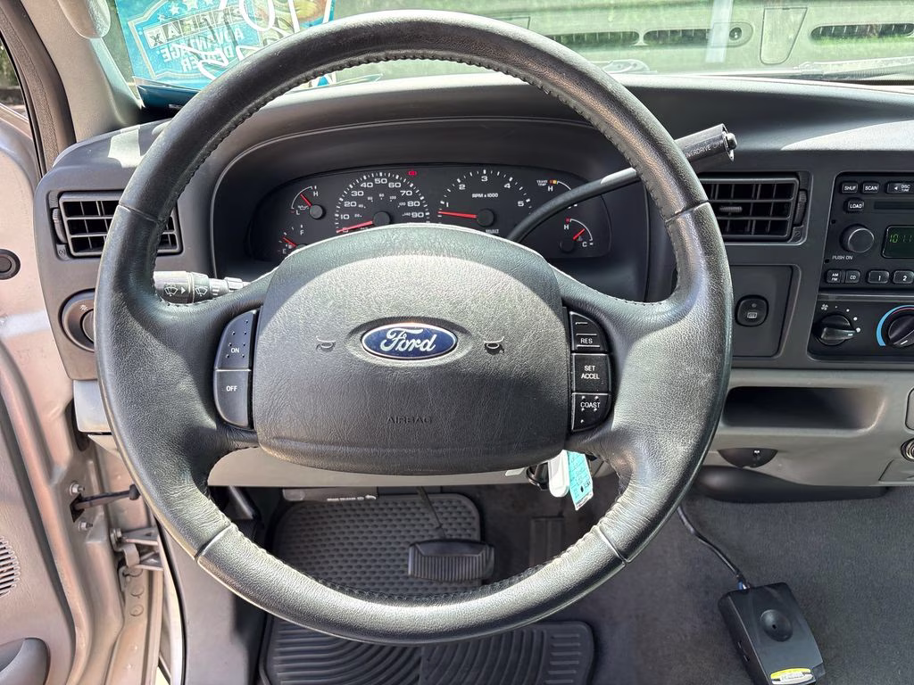 2005 Silver Birch Clearcoat Metallic Ford Excursion XLS RWD SUV