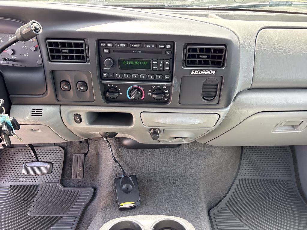 2005 Silver Birch Clearcoat Metallic Ford Excursion XLS RWD SUV