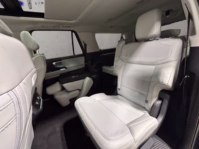 2027 Star White Metallic Tri-Coat Ford Expedition Max Platinum 4X4 SUV