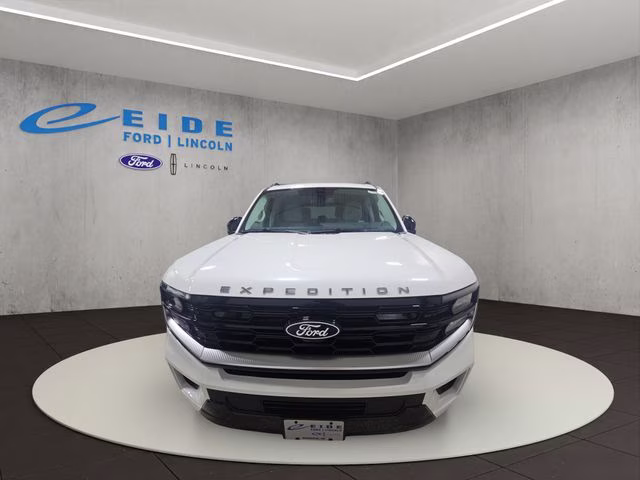 2027 Star White Metallic Tri-Coat Ford Expedition Max Platinum 4X4 SUV