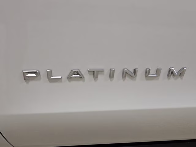 2027 Star White Metallic Tri-Coat Ford Expedition Max Platinum 4X4 SUV
