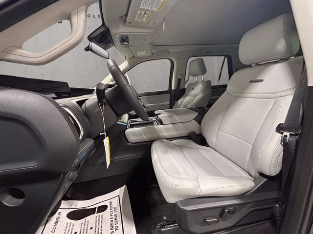 2027 Star White Metallic Tri-Coat Ford Expedition Max Platinum 4X4 SUV
