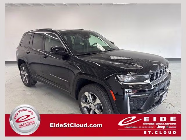 2026 Diamond Black Crystal Pearlcoat Jeep Grand Cherokee Limited 4X4 SUV