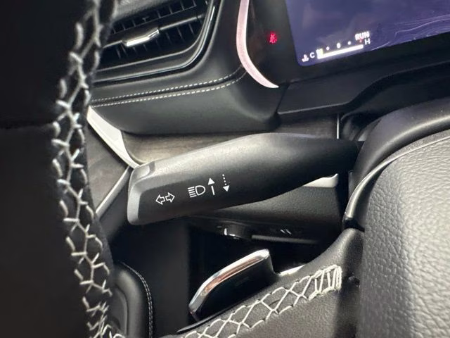 2026 Diamond Black Crystal Pearlcoat Jeep Grand Cherokee Limited 4X4 SUV