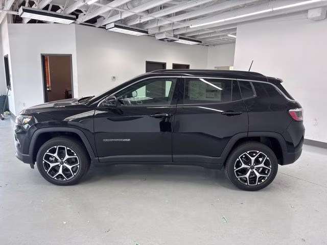 2026 Diamond Black Crystal Pearlcoat Jeep Compass Limited 4X4 SUV