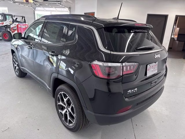 2026 Diamond Black Crystal Pearlcoat Jeep Compass Limited 4X4 SUV