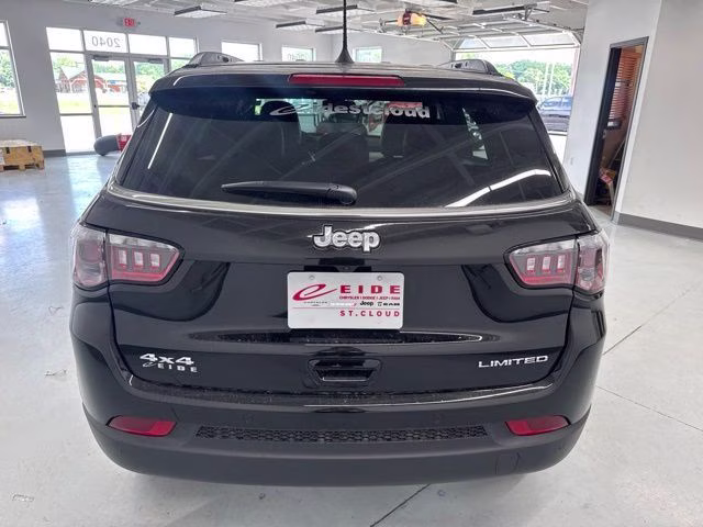 2026 Diamond Black Crystal Pearlcoat Jeep Compass Limited 4X4 SUV