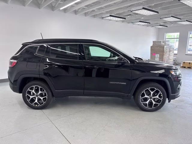 2026 Diamond Black Crystal Pearlcoat Jeep Compass Limited 4X4 SUV