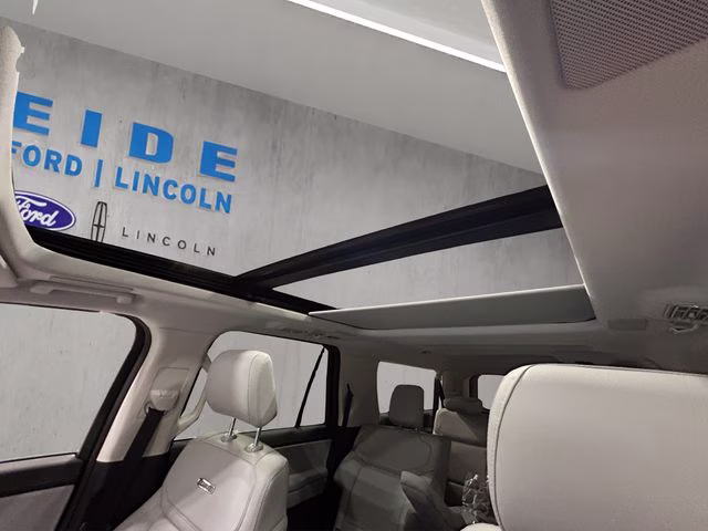 2027 Star White Metallic Tri-Coat Ford Expedition Max Platinum 4X4 SUV