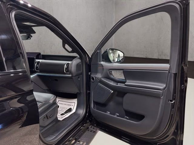 2027 Agate Black Metallic Ford Expedition Tremor 4X4 SUV