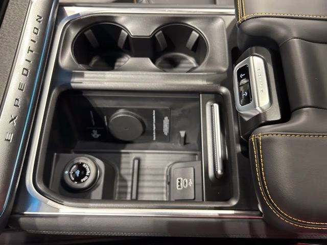 2027 Agate Black Metallic Ford Expedition Tremor 4X4 SUV