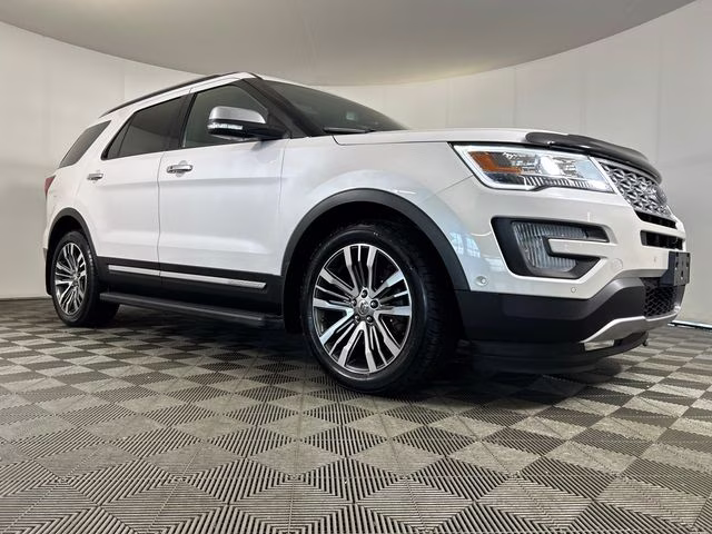 2017 White Platinum Clearcoat Metallic Ford Explorer Platinum 4X4 SUV