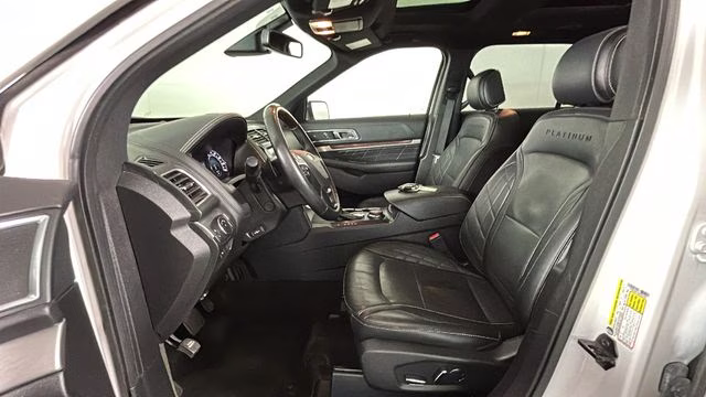 2017 White Platinum Clearcoat Metallic Ford Explorer Platinum 4X4 SUV
