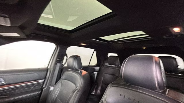 2017 White Platinum Clearcoat Metallic Ford Explorer Platinum 4X4 SUV
