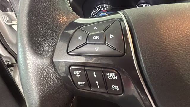 2017 White Platinum Clearcoat Metallic Ford Explorer Platinum 4X4 SUV