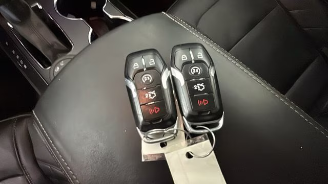 2017 White Platinum Clearcoat Metallic Ford Explorer Platinum 4X4 SUV