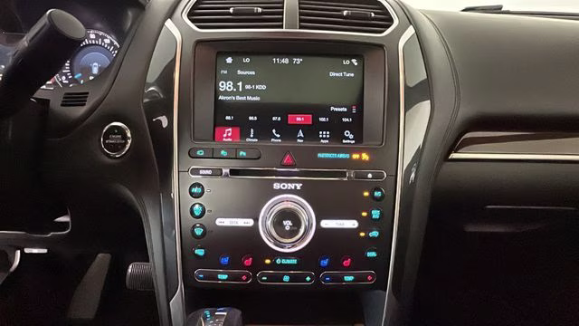 2017 White Platinum Clearcoat Metallic Ford Explorer Platinum 4X4 SUV