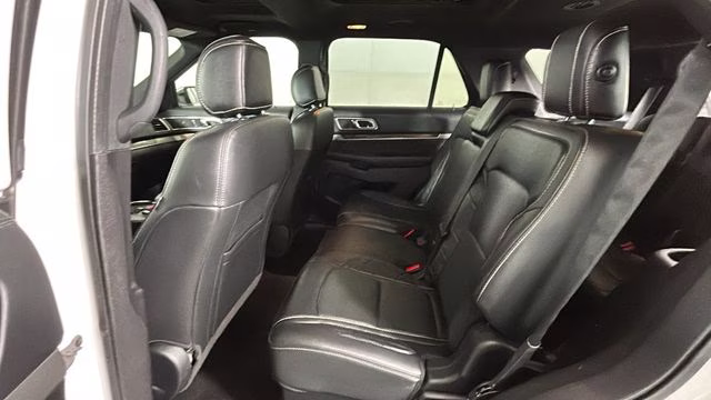 2017 White Platinum Clearcoat Metallic Ford Explorer Platinum 4X4 SUV