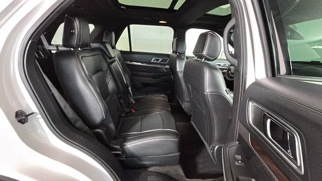2017 White Platinum Clearcoat Metallic Ford Explorer Platinum 4X4 SUV