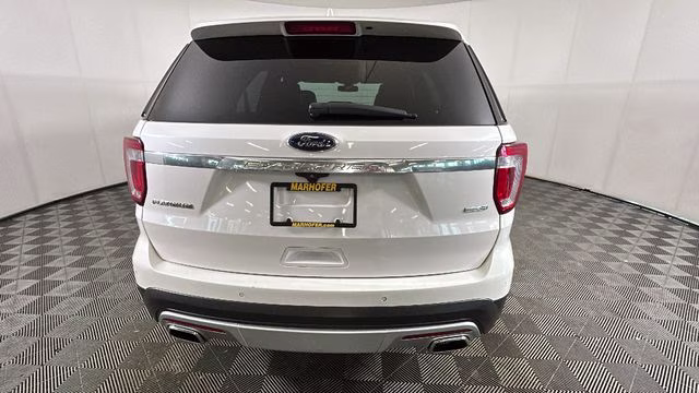 2017 White Platinum Clearcoat Metallic Ford Explorer Platinum 4X4 SUV