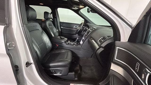 2017 White Platinum Clearcoat Metallic Ford Explorer Platinum 4X4 SUV