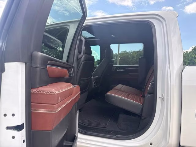 2024 White Frost Tricoat GMC Sierra 2500HD Denali Ultimate Crew Cab Pickup 4X4 Truck