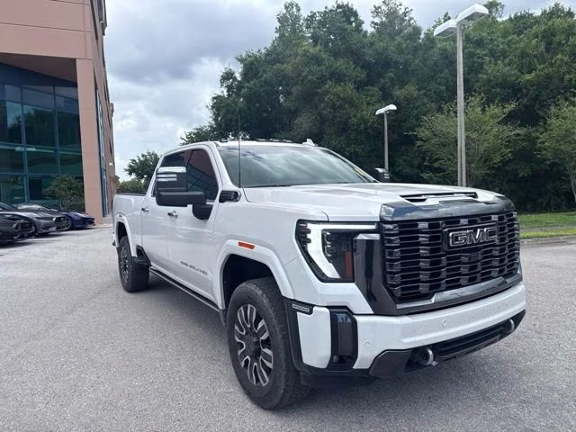 2024 White Frost Tricoat GMC Sierra 2500HD Denali Ultimate Crew Cab Pickup 4X4 Truck