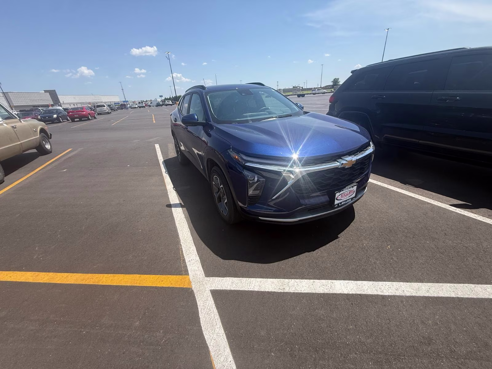 2024 Blue Glow Metallic Chevrolet Trax LT FWD SUV