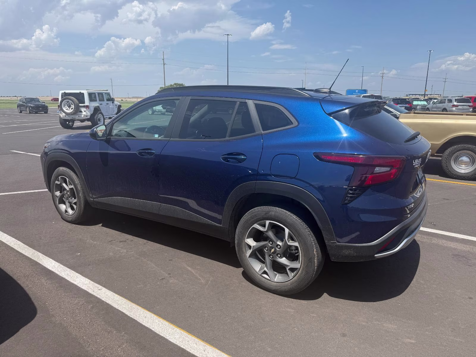 2024 Blue Glow Metallic Chevrolet Trax LT FWD SUV