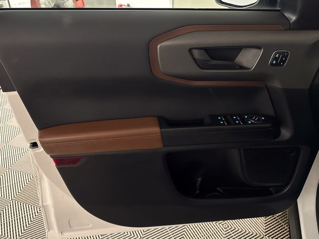 2025 Oxford White Ford Bronco Sport Outer Banks 4X4 SUV