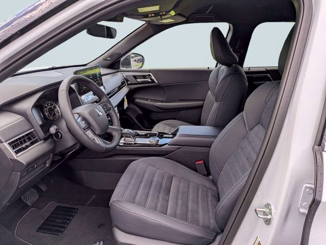 2026 White Diamond Mitsubishi Outlander LE FWD SUV